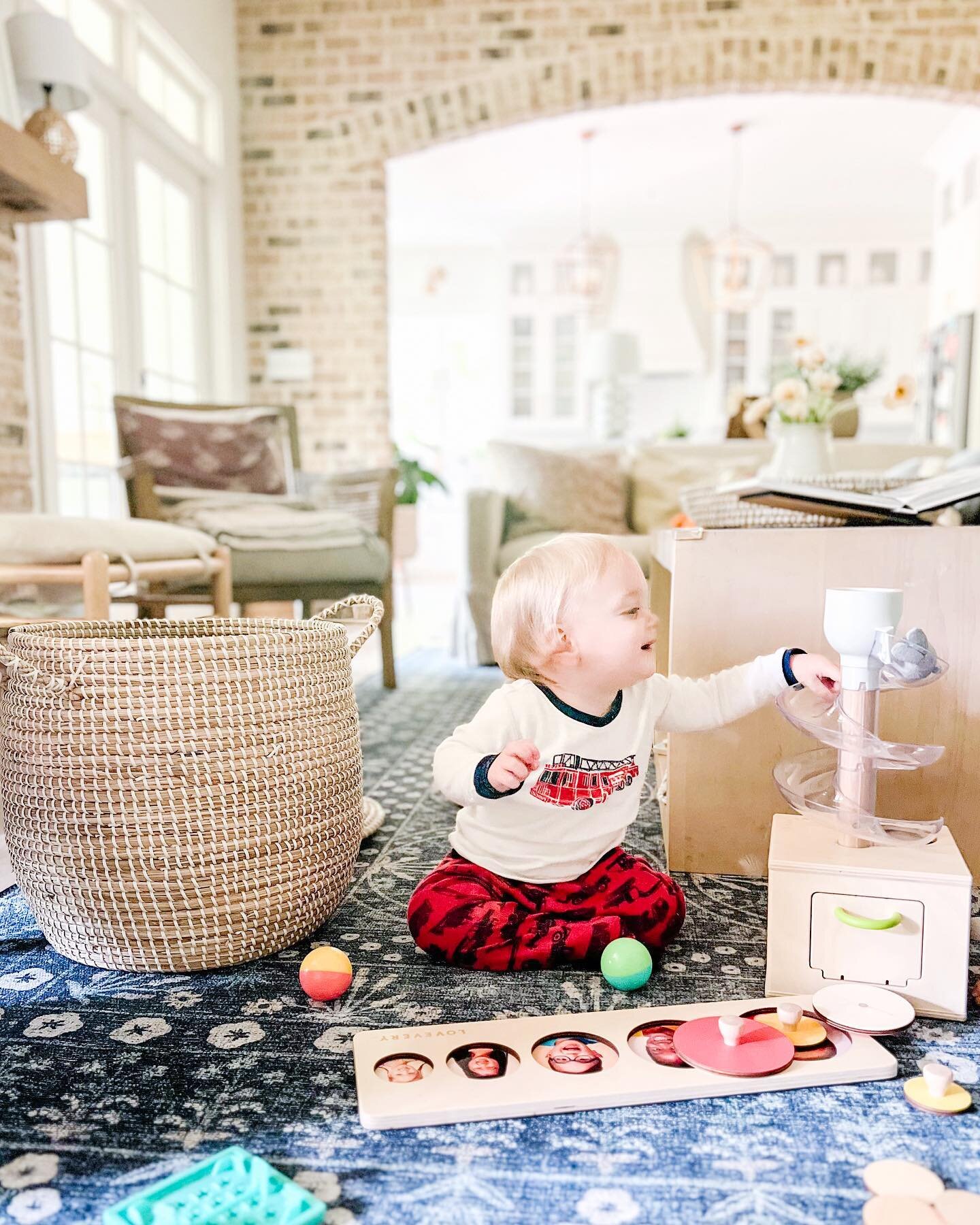 One of our favorite days is when our @lovevery Play Kit arrives! 

The kit we have this time is called the &ldquo;Babbler&rdquo; and it was specifically designed for 13-15 month olds developmental needs! 

Not only are the play kits super cute but th