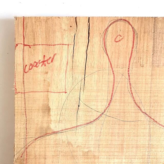 What to do with boards that have rough ends - when you don't want to waste any of the beautiful ANGSANA wood? Make Artisanal shaped boards with handles! Not ready yet, but soon.
#madeinsingapore
#sustainability
#arthurzaaro