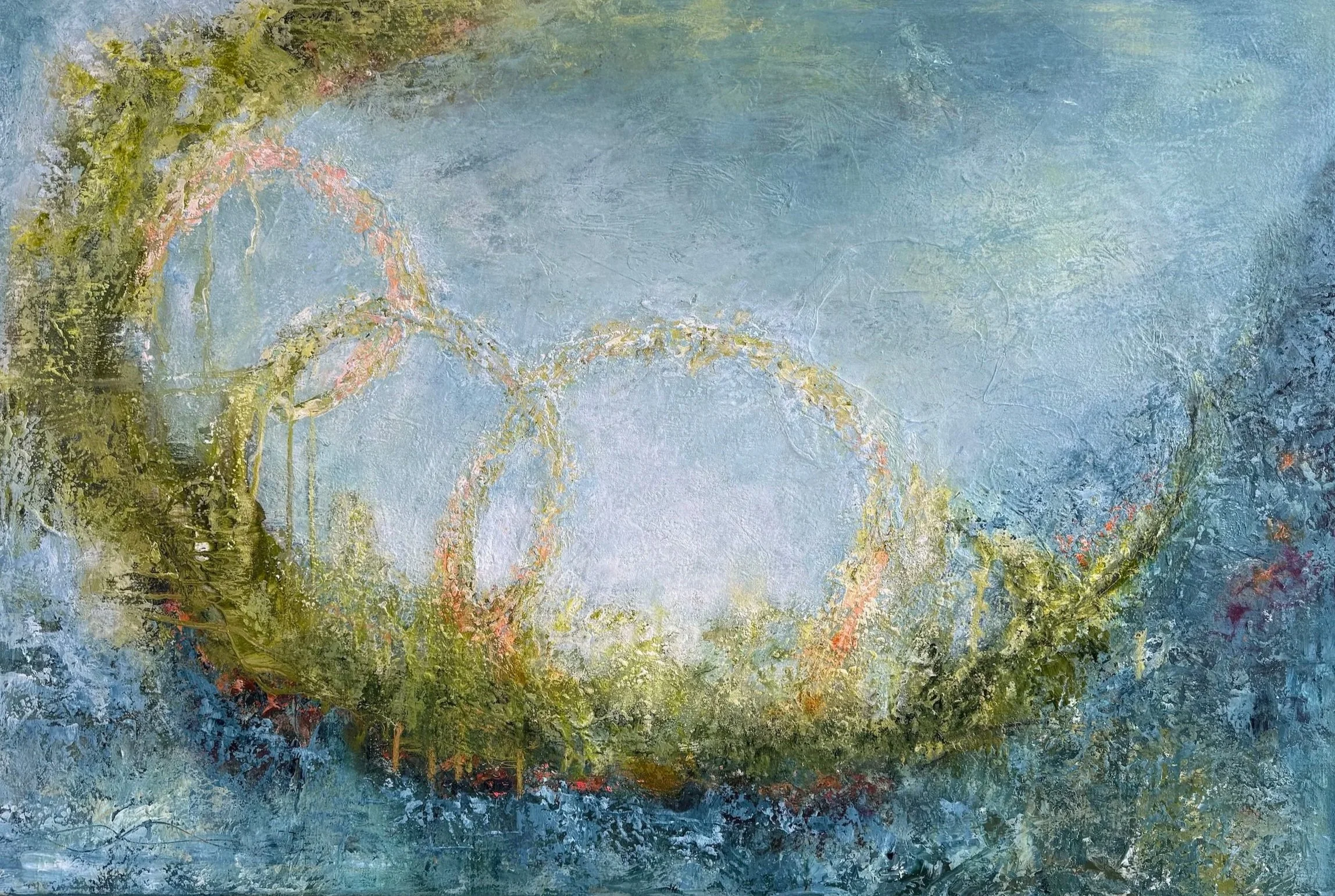 Abstrakt akrylmaleri av Gro Moe med grønne detaljer, gull-ringer på blå teksturert bakgrunn