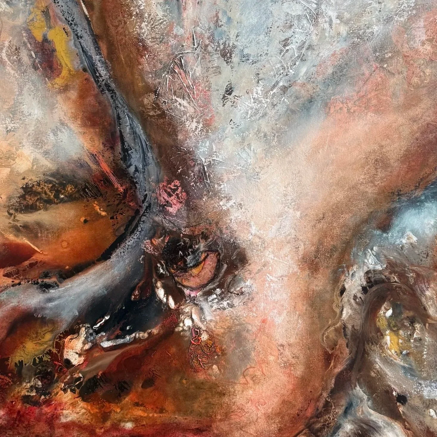 Abstrakt akrylmaleri av Gro Moe med virvlende farger i brunt, oransje og svart