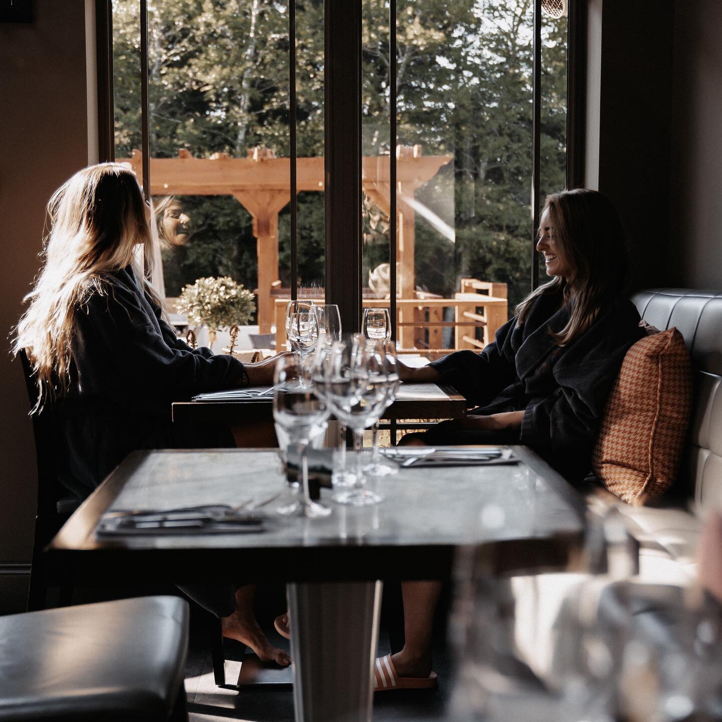 Dining with a friend is more than just a meal - it's an experience that can nourish your body and your soul. 

Studies show that eating with a friend can help reduce stress, boost happiness, and even improve digestion. 

Plus, it's a great way to con