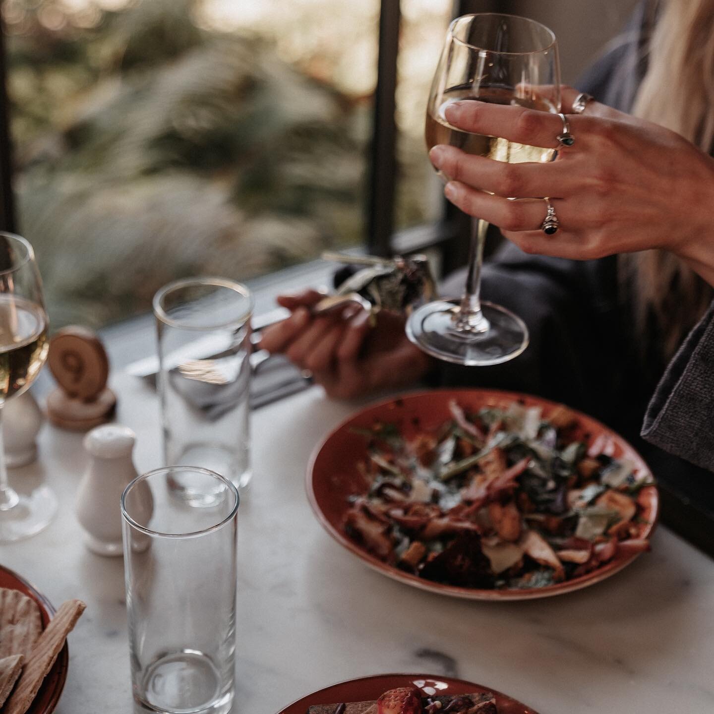 Looking to reignite those meaningful conversations over dinner with your loved one? ✨ 

Sometimes, all it takes is a little intentional dialogue to reconnect on a deeper level. Discuss your dreams, share stories of cherished memories, or explore thou