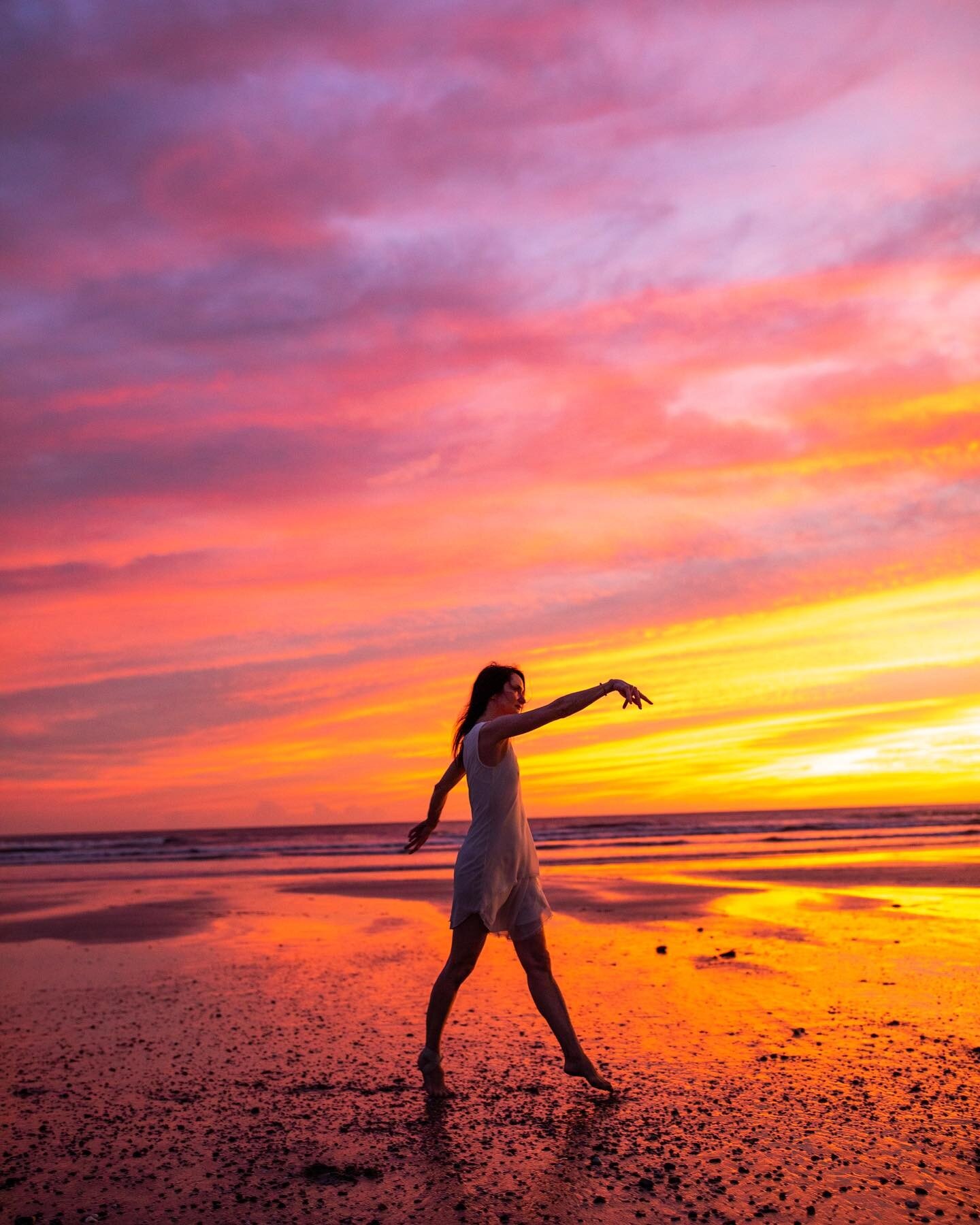 Ready for sunset &hellip;.

.
.
.

#humannature #rewilding #costarica #nature #sunset #beachlife #surfnosara #universe #planet #earth