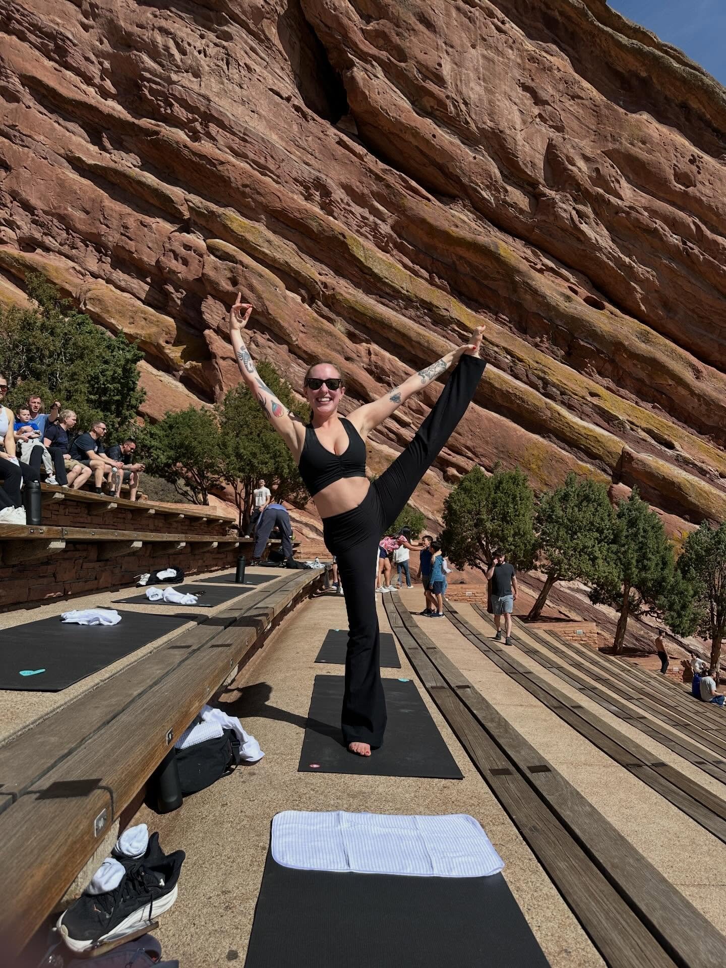 a weekend of beauty booths, big rocks, and bangin&rsquo; food with @neutrogena and @aveenous at #aad2026 !! there&rsquo;s nothing I enjoy more than being surrounded by a bunch of other nerds who are just as excited about bemotrizinol&rsquo;s likely F