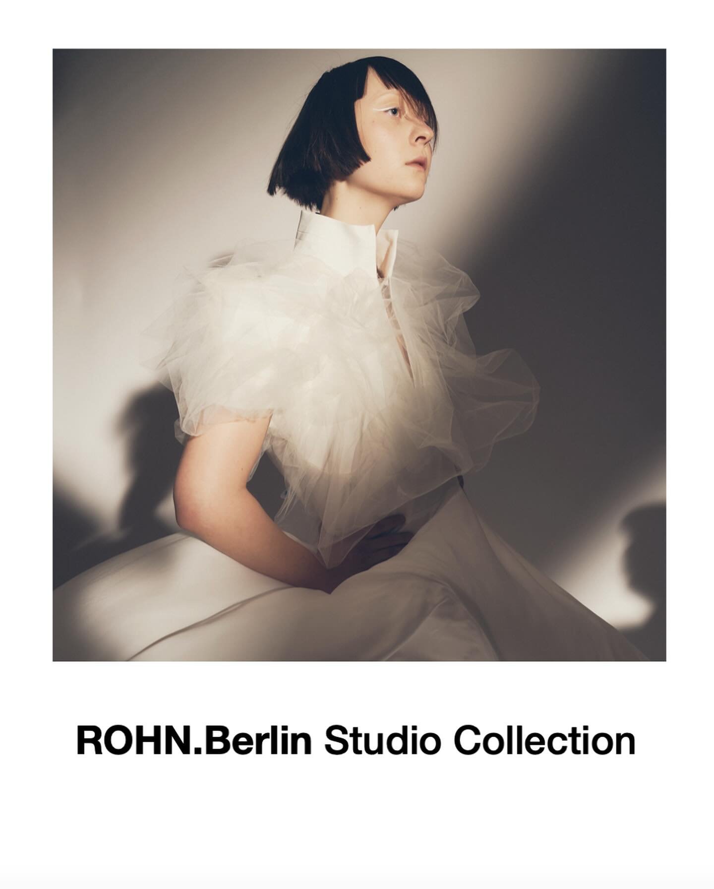 #rohnberlin #rohnberlinstudio #rohnberlincollection2024 #rohnberlinstudiocollection 

Our Studio Collection is an interplay of light and shade achieved through combinations of color and cutting techniques that touch on the shape of classic silhouette