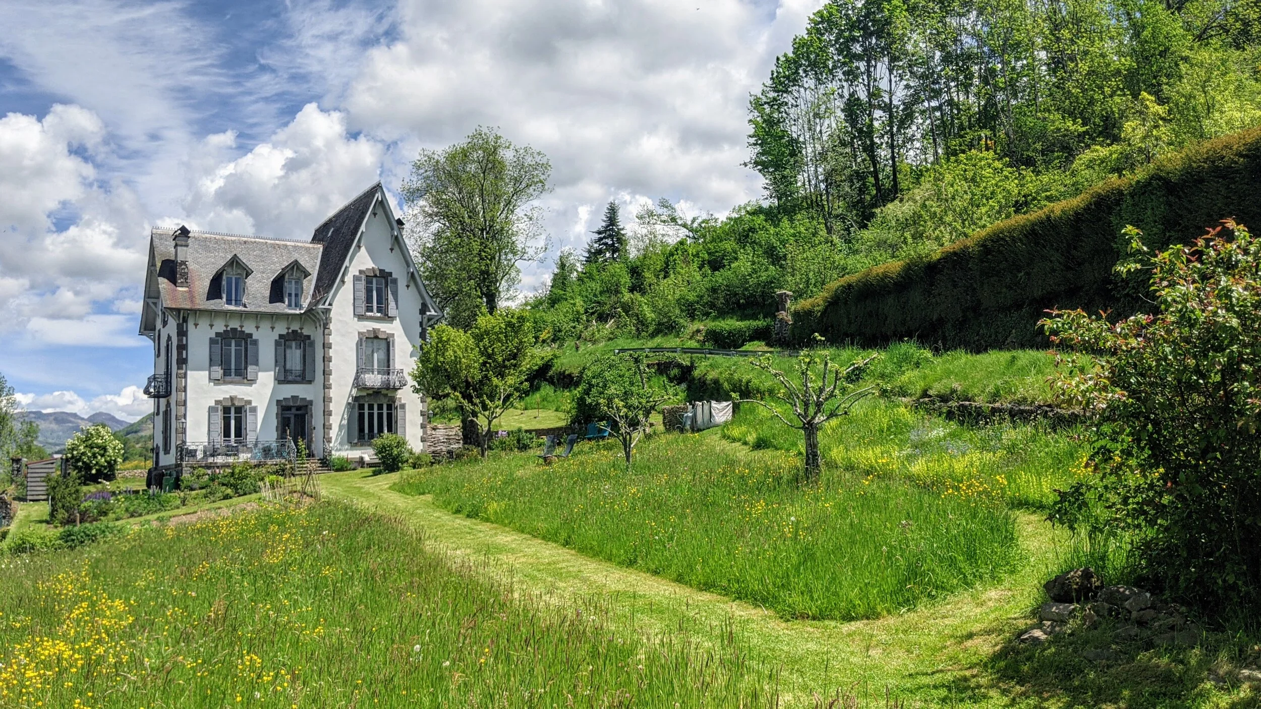 La Maison Normande, chambre d’hôtes de charme au cœur des Monts du Cantal, avec vue sur la vallée de la Jordanne