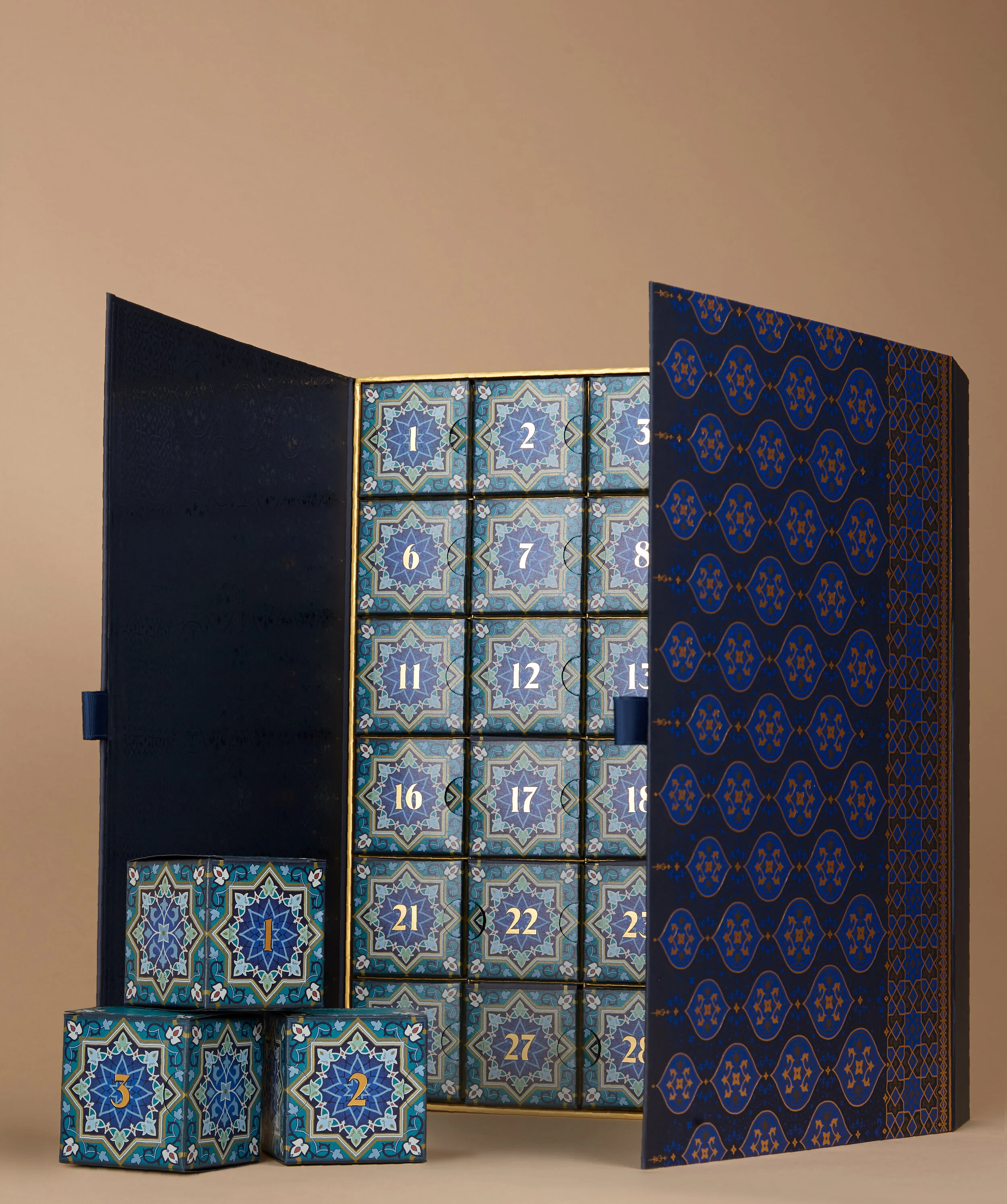 26_03_19_Harrods_creative48035-boxcompl6.jpg