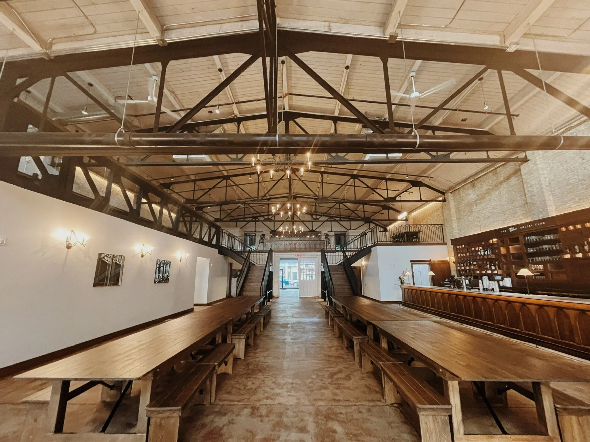 bain bar looking to lobby.JPG