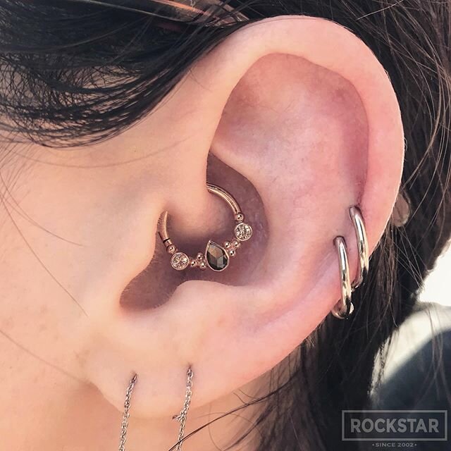 This client upgraded her daith jewelry (piercing not by us) to this beautiful Rose Gold and Zawadi Sapphire ring by #BVLA, and got some new helix piercings w/ #anatometal fixed bead rings 🖤 performed by @meg2rockstar :
:
:
:
:
:
:
#rockstarpiercing 