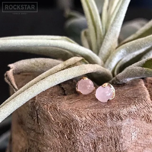 Genuine Rose Quartz orbs set in 18k Rose Gold by @anatometalinc 🌹
:
:
:
:
:
:
:
:
:
📷 @rebecca_decurtis #rockstarpiercing #rockstarbodypiercing #piercings #bodypiercing #providence #pvd #finejewelry #gold #goldjewelry #anatometal #rosequartz #roseg