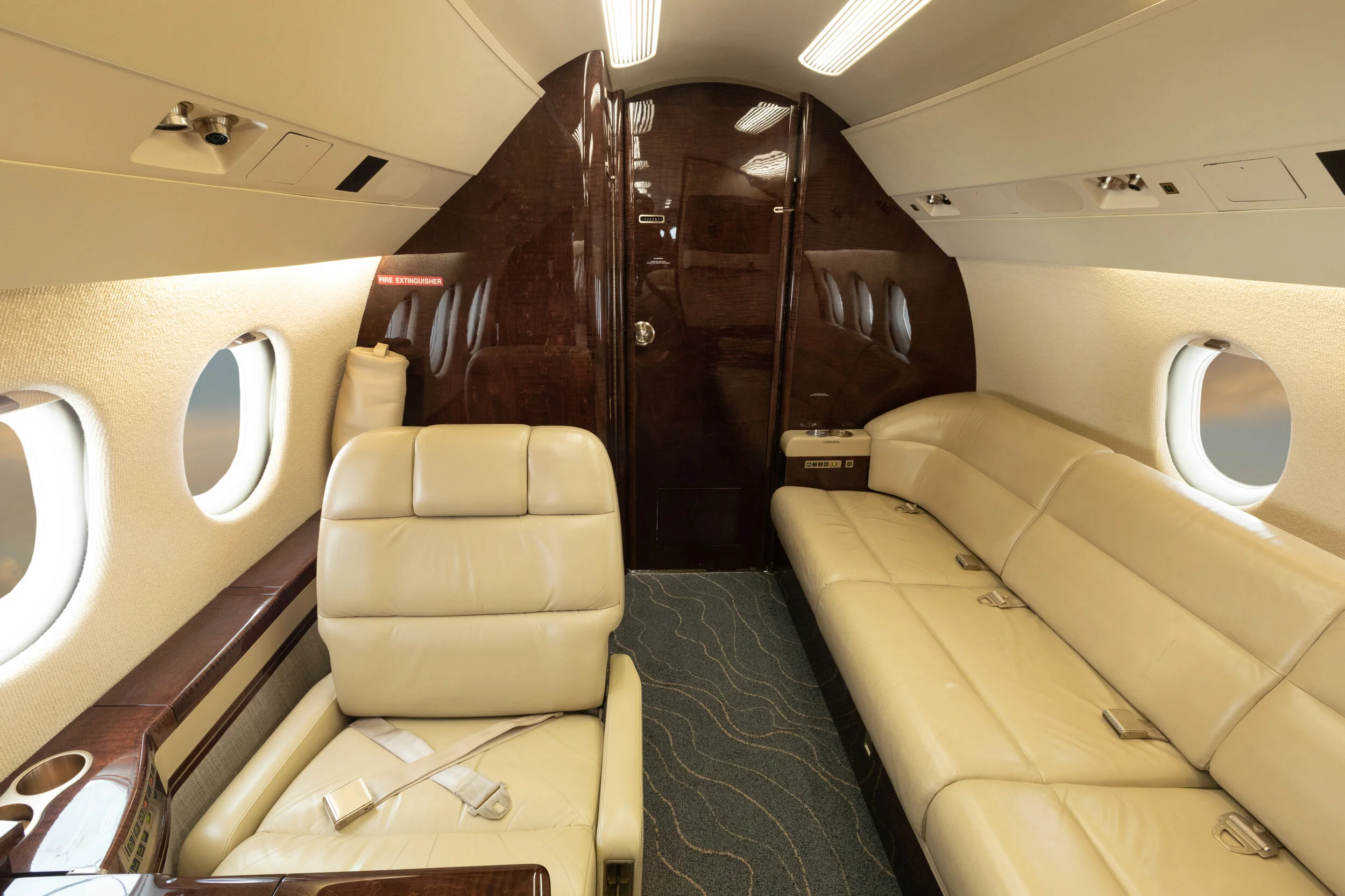 MTN Interior 3 - Falcon 900.jpg
