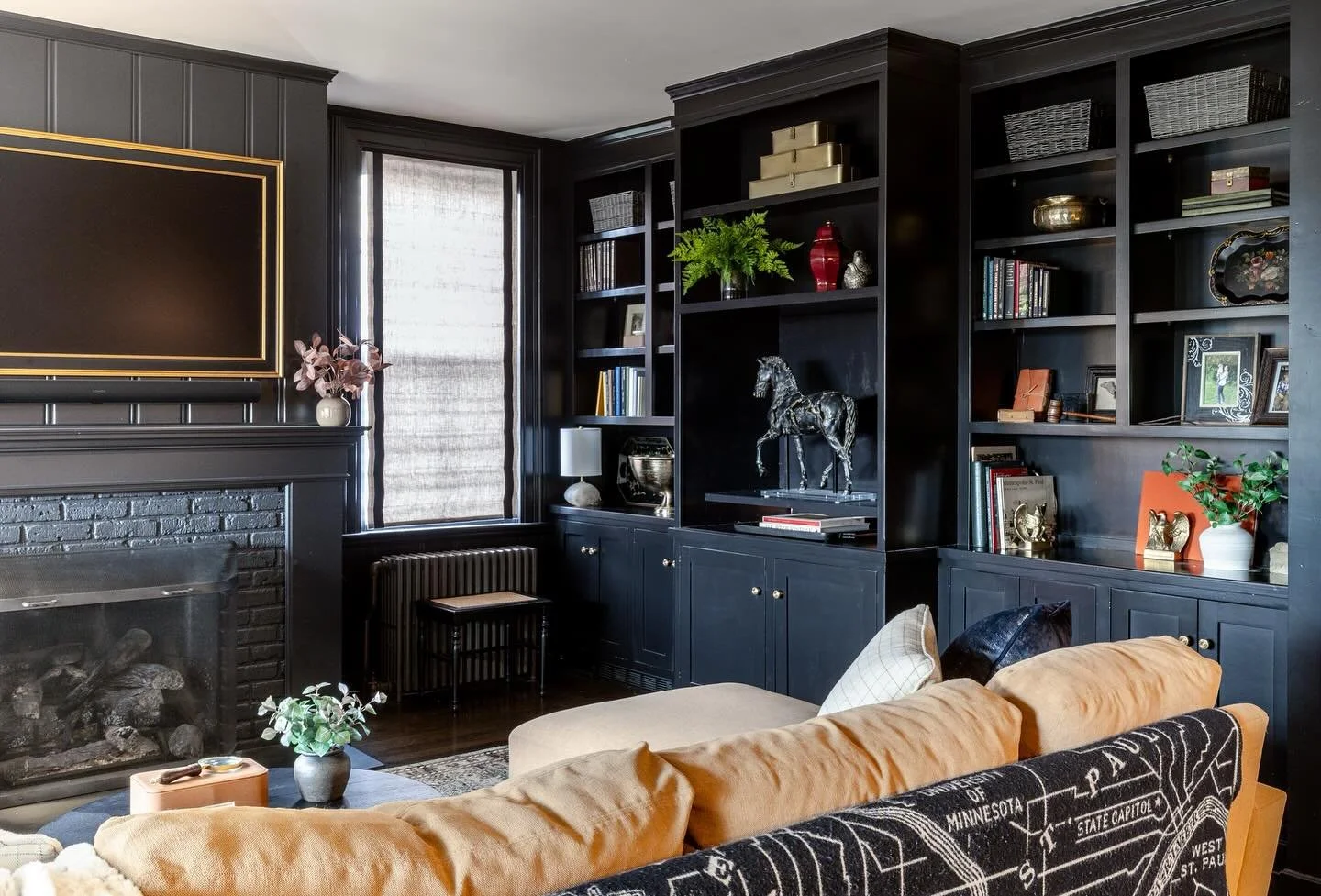 Moody, cozy, and made for slow days. The perfect spot to curl up on a chilly afternoon, surrounded by shelves filled with meaningful pieces and beautiful details.

📸: @lakelightarchitecturephoto 
Contractor: @santannicustomhomes