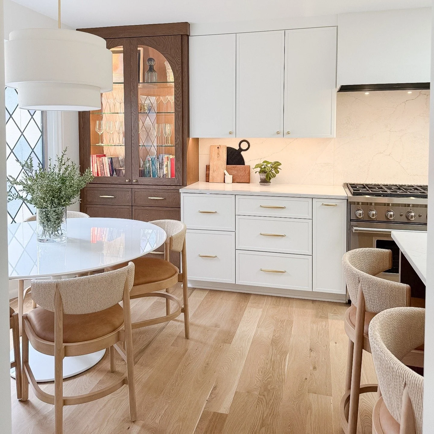 The kitchen is officially the heart of this main floor remodel. We brightened it up, improved the functionality, and layered in materials that feel warm, welcoming, and lived-in. A space designed for real life ✨

Design: @studioludesign 
Contractor: 