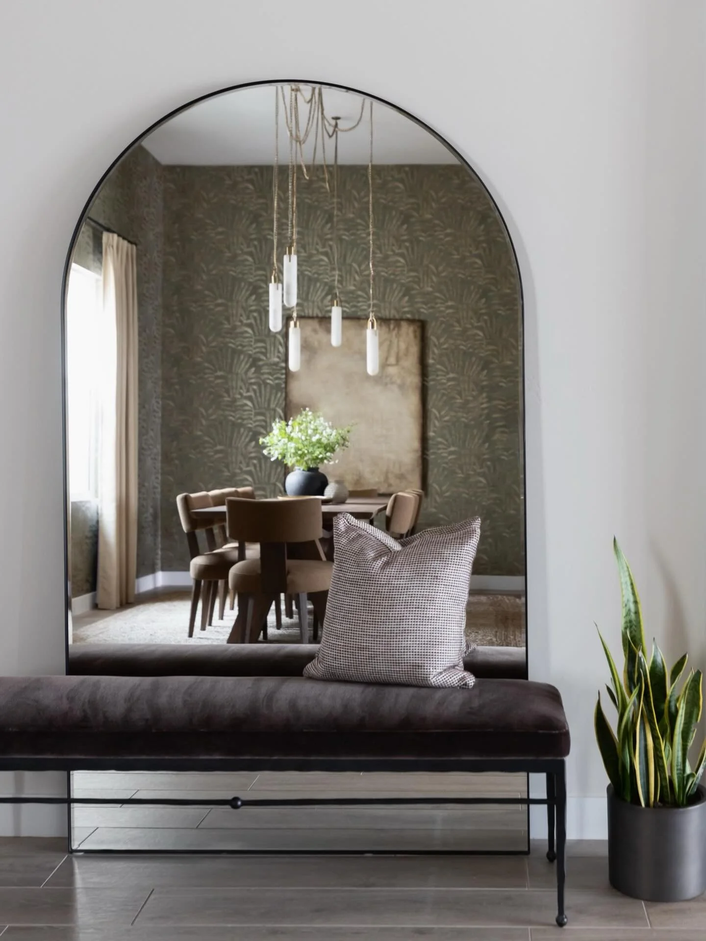 A reflection that highlights the beauty and flow between spaces.

📸: @lifecreated