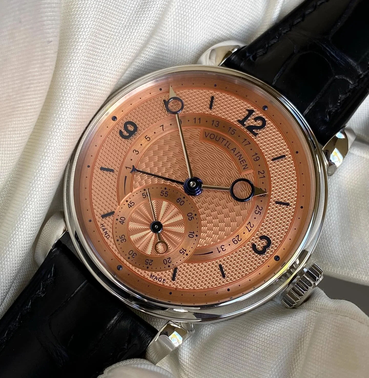 The epic 217QRS is to my taste, one of the most refined and brilliant watches created by the Finnish master, @karivoutilainen @voutilainenwatches 
This execution is so good, it could for me, be a one watch collection. That&rsquo;s saying something, a