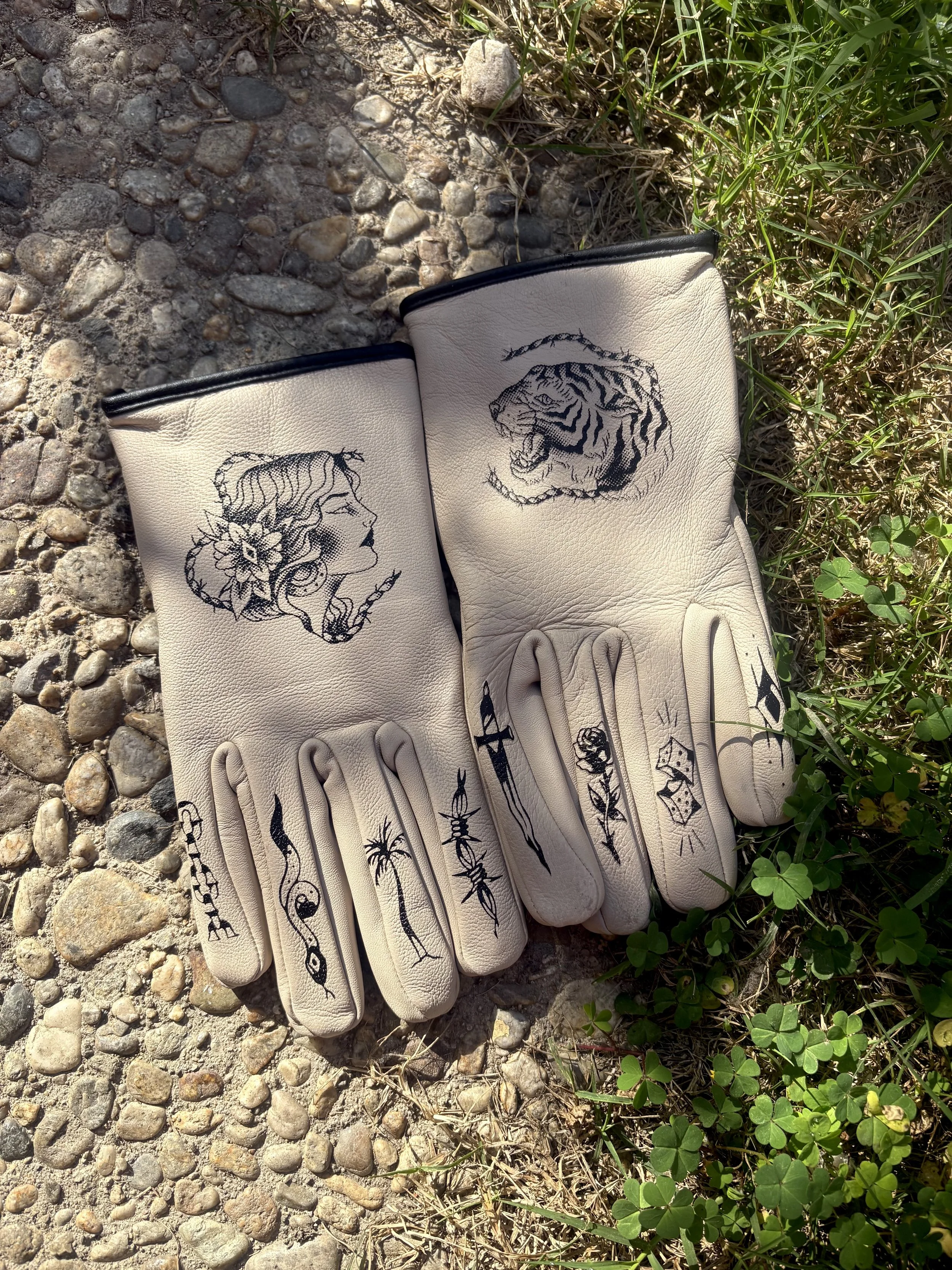Moto MO Gloves- White