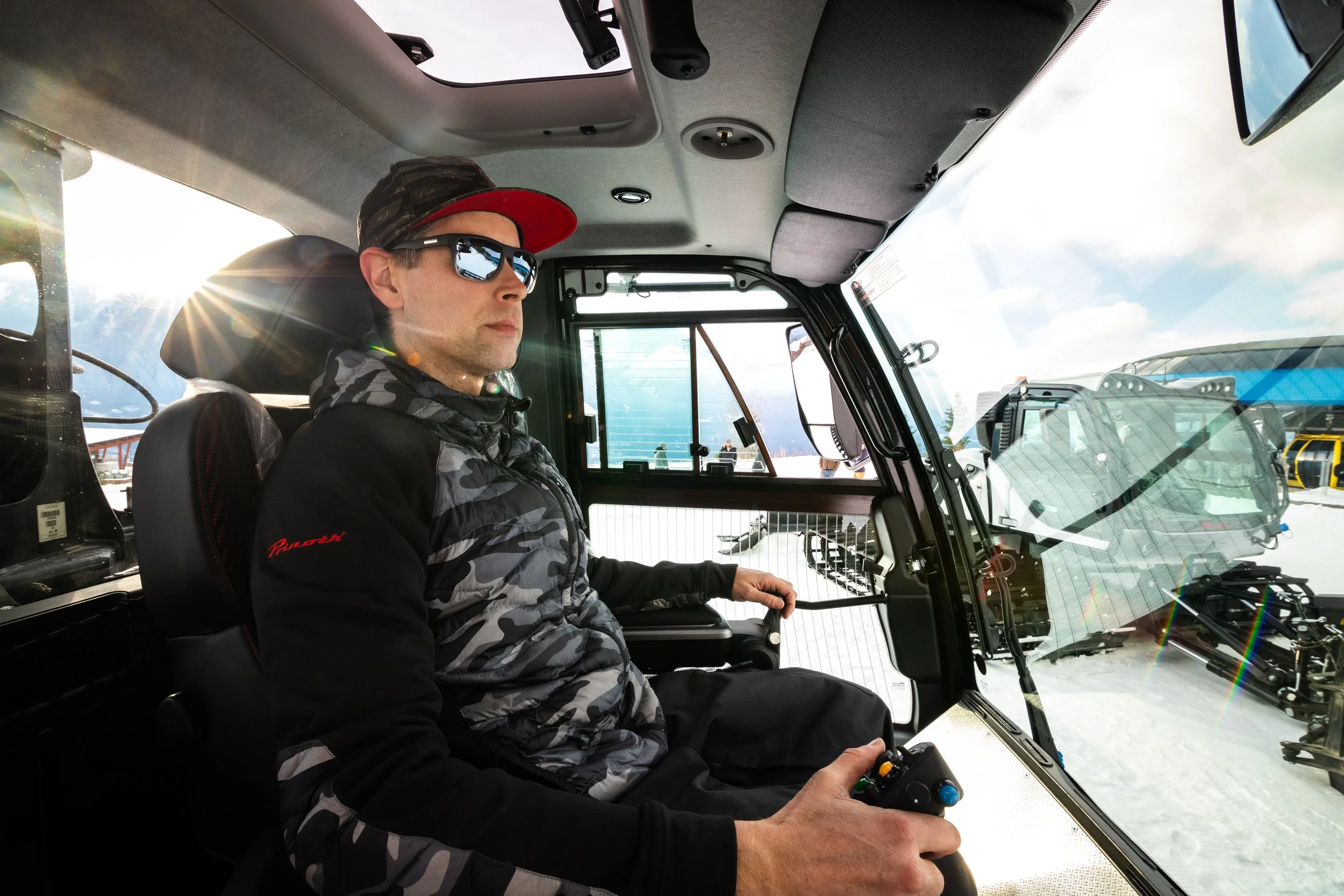 TomPoole_Snowcats_Groomers_staff_24-11-22 (31 of 43).jpg