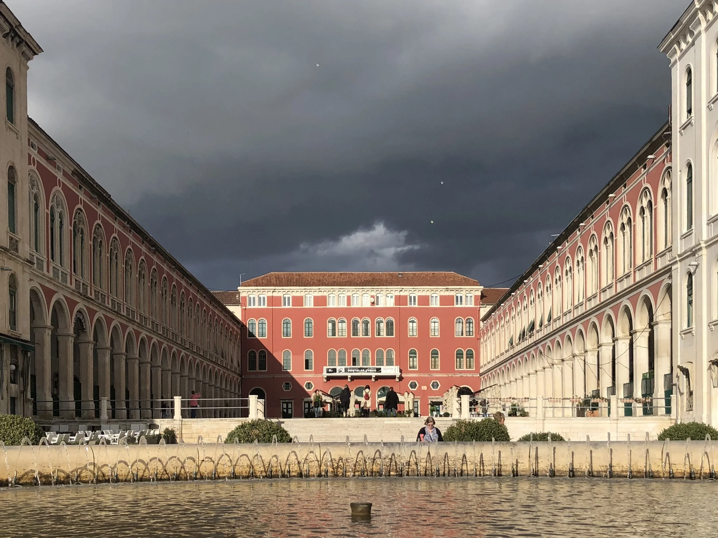 Republic Square, Split