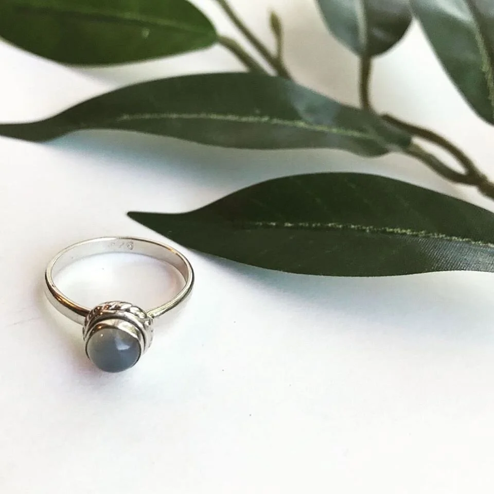 Vintage Silver Ring with Small Round Stone