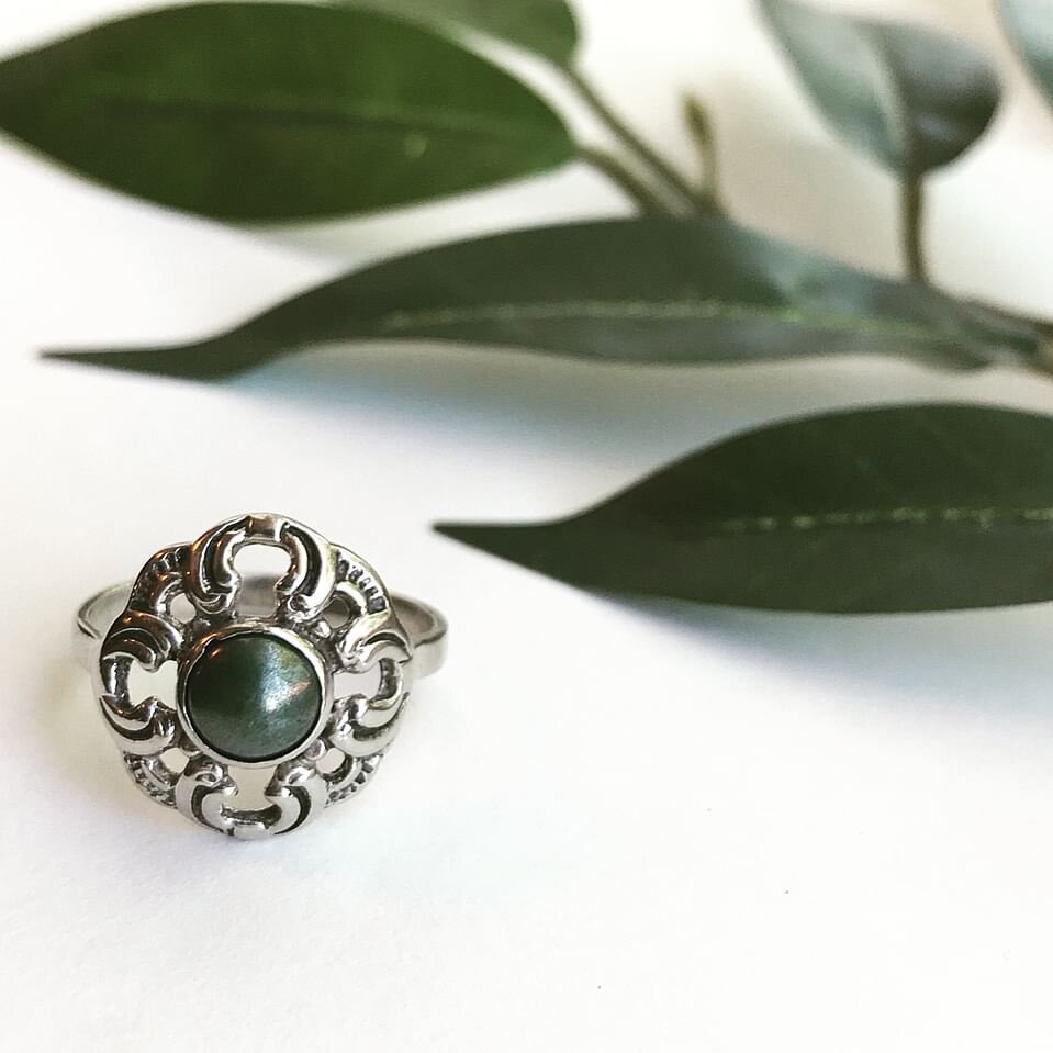 Vintage Silver Ring with Small Circular Stone