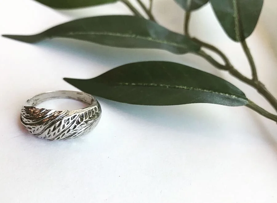 Vintage Silver Ring with Feather Designs