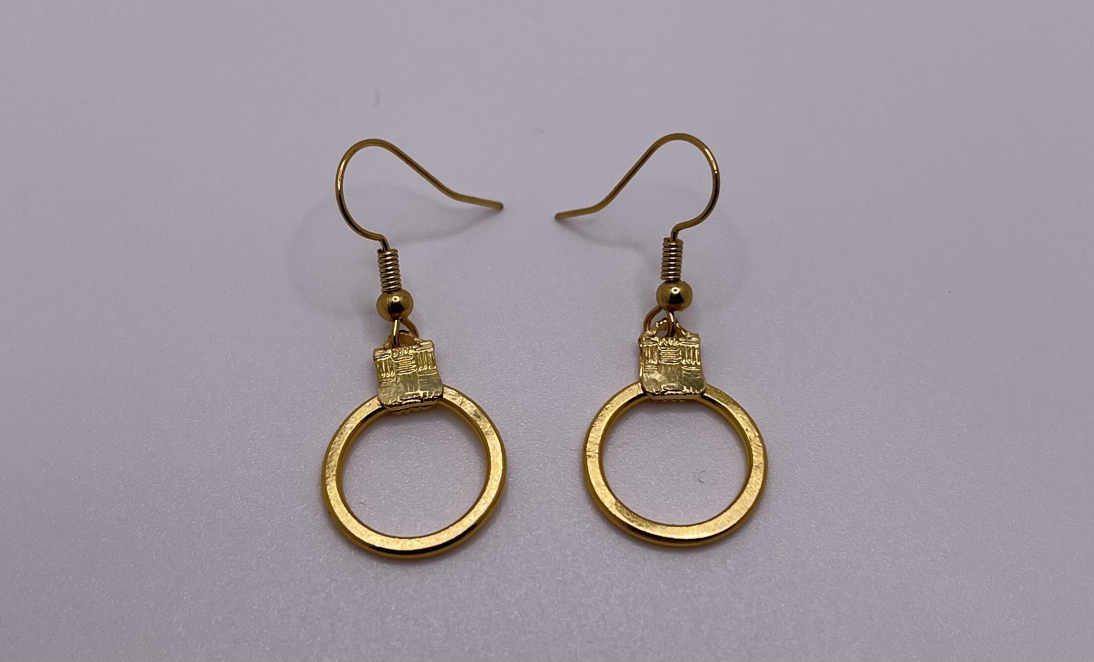 F05C9AF1-9C70-4CFF-BF61-59E400103048