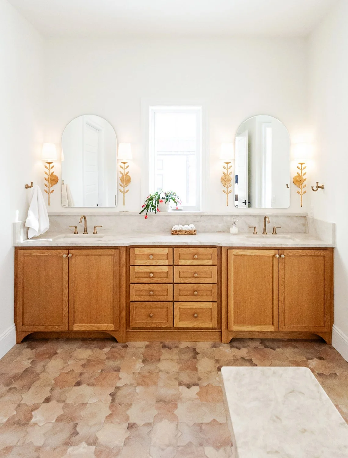 mediterranean-country-ely-master-bathroom-interior-design.jpg