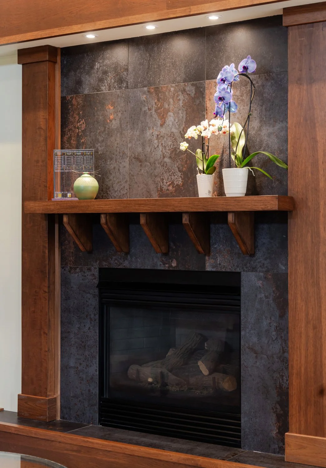 gem-craftsman-iowa-city-fireplace-mantel-design.jpg