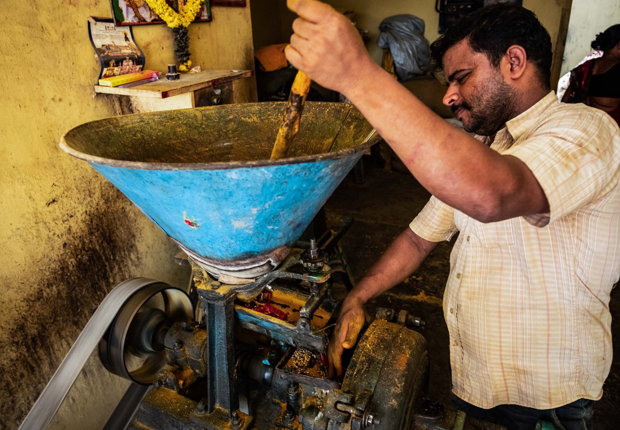  Making curry powder in Tamil Nadu 