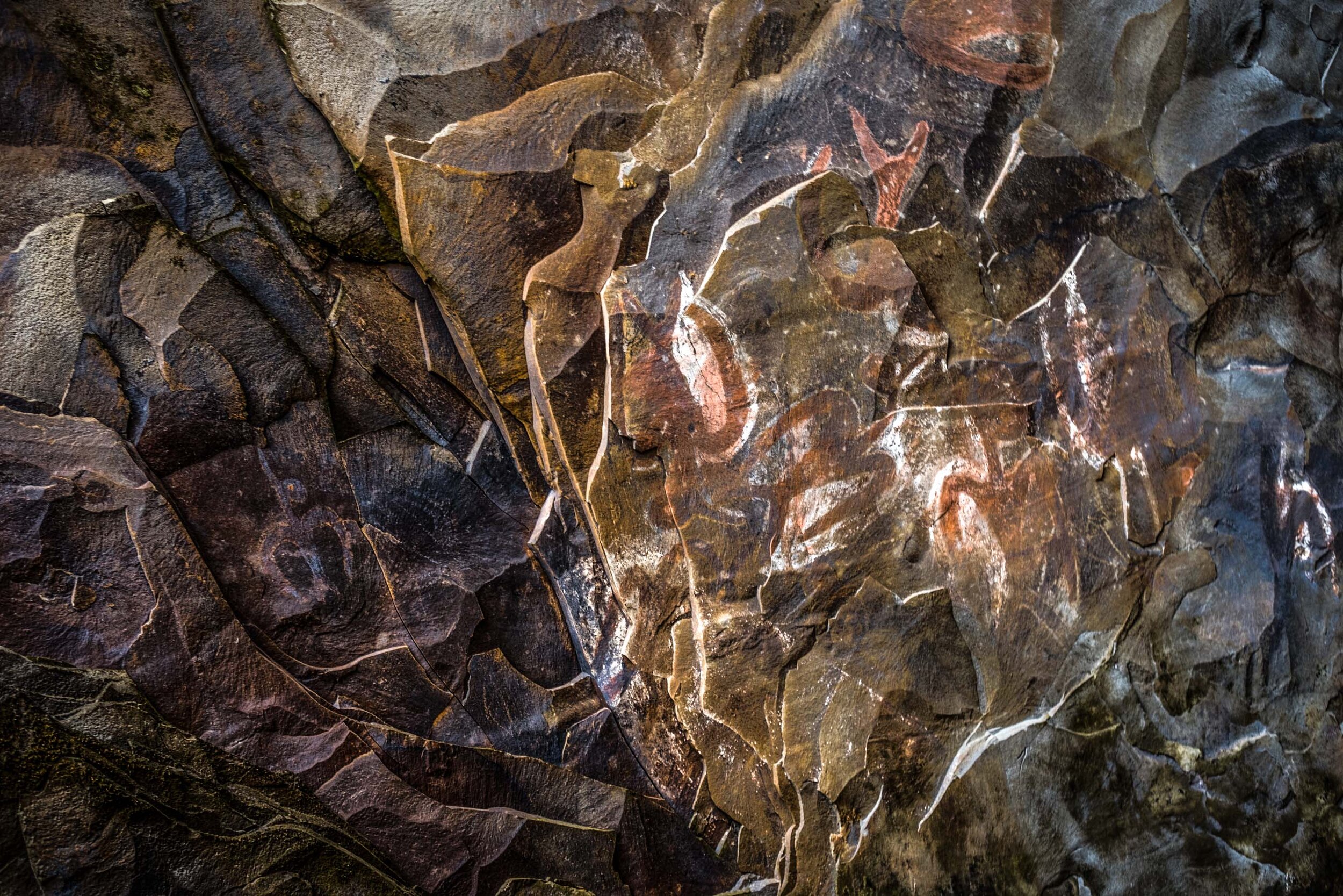  Cave paintings from Birdman cult at Ana Kai Tangata. 