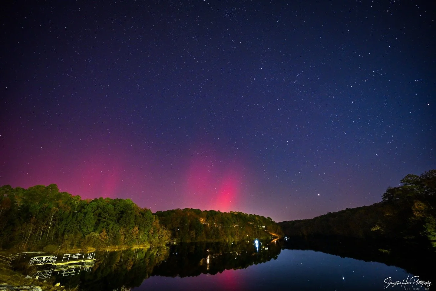 Last week I got to see the auroras all the way down in @cityofbellavista in Arkansas! It is incredibly rare to see the northern lights this far south and I was so excited I did! Especially being jealous of all the Colorado shots a lot@of you posted! 