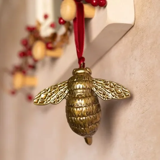 Bee-Christmas-Decoration-15.99-adamsandmack.com-Xmas-2024-1-535x535.webp