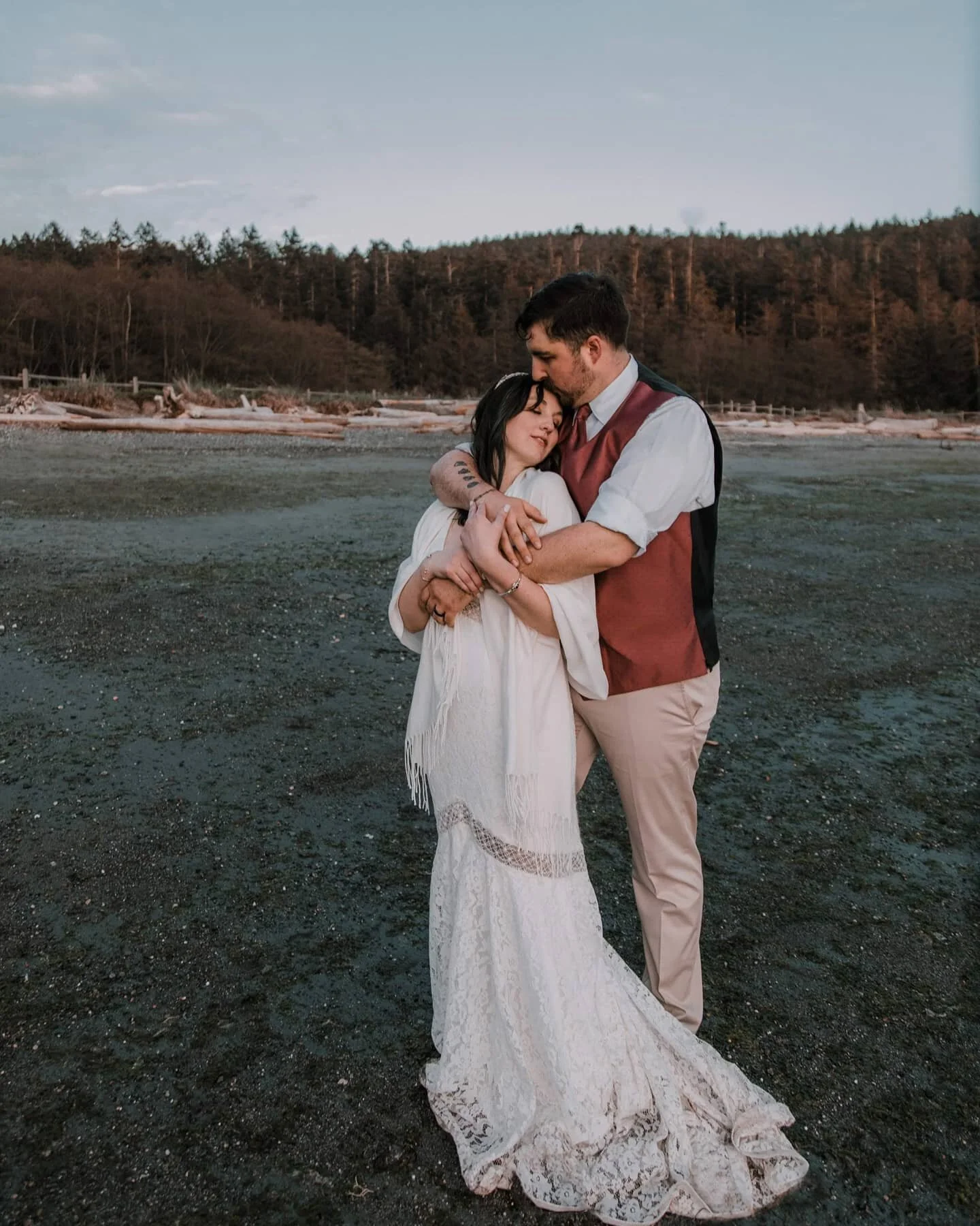 Dear love...
You still whisper down through history
And echo through these halls
Tell me love's gonna conquer all
Gonna conquer all
.
.
.
Lyrics by Maren Morris
#oakharborphotographer #whidbeyislandphotographer #anacortesphotographer #bellinghamphoto