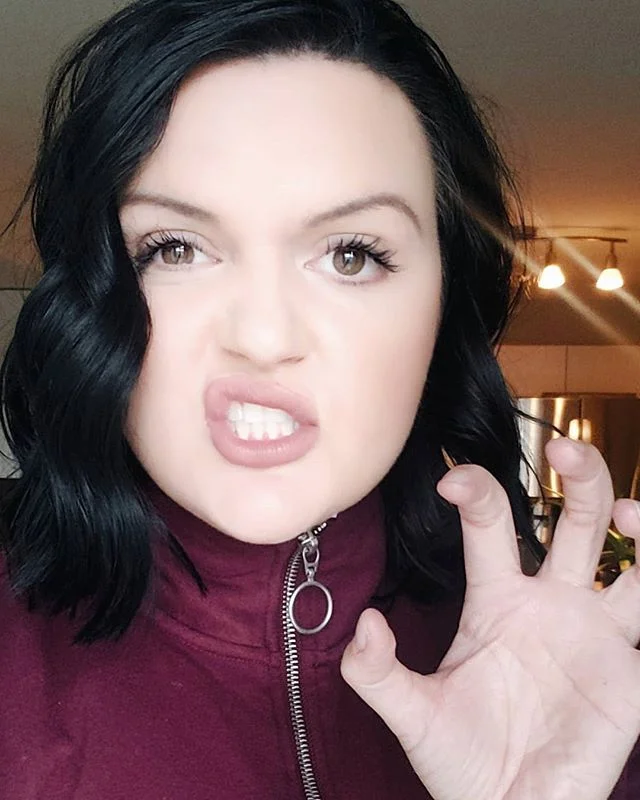 CHOP CHOP 💇🏻&zwj;♀️
I been so driven don't know why I need a cheauffeur.
✂️ @smmhair.queen .
.
.
.
#blackhair #hairdye #haircolour #haircut #rawr #selfie #selfielife #selfiequeen #selfiemode #canadian #canada #albertacanada #alberta #fortmac #fortm
