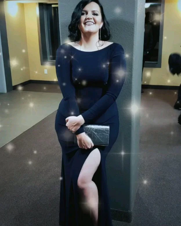 I hope you sparkle 😘🥂🍾
.
.
.
#glowing #glamlife #galaevent #gala #instsglam #gowns #gownsofinstagram #fashionista #fashionable #galaready #fashions #ootd #glamlooks #glamour #beautysecrets #beautyfashion #fashionlifestyle #canadian #canada #lechat