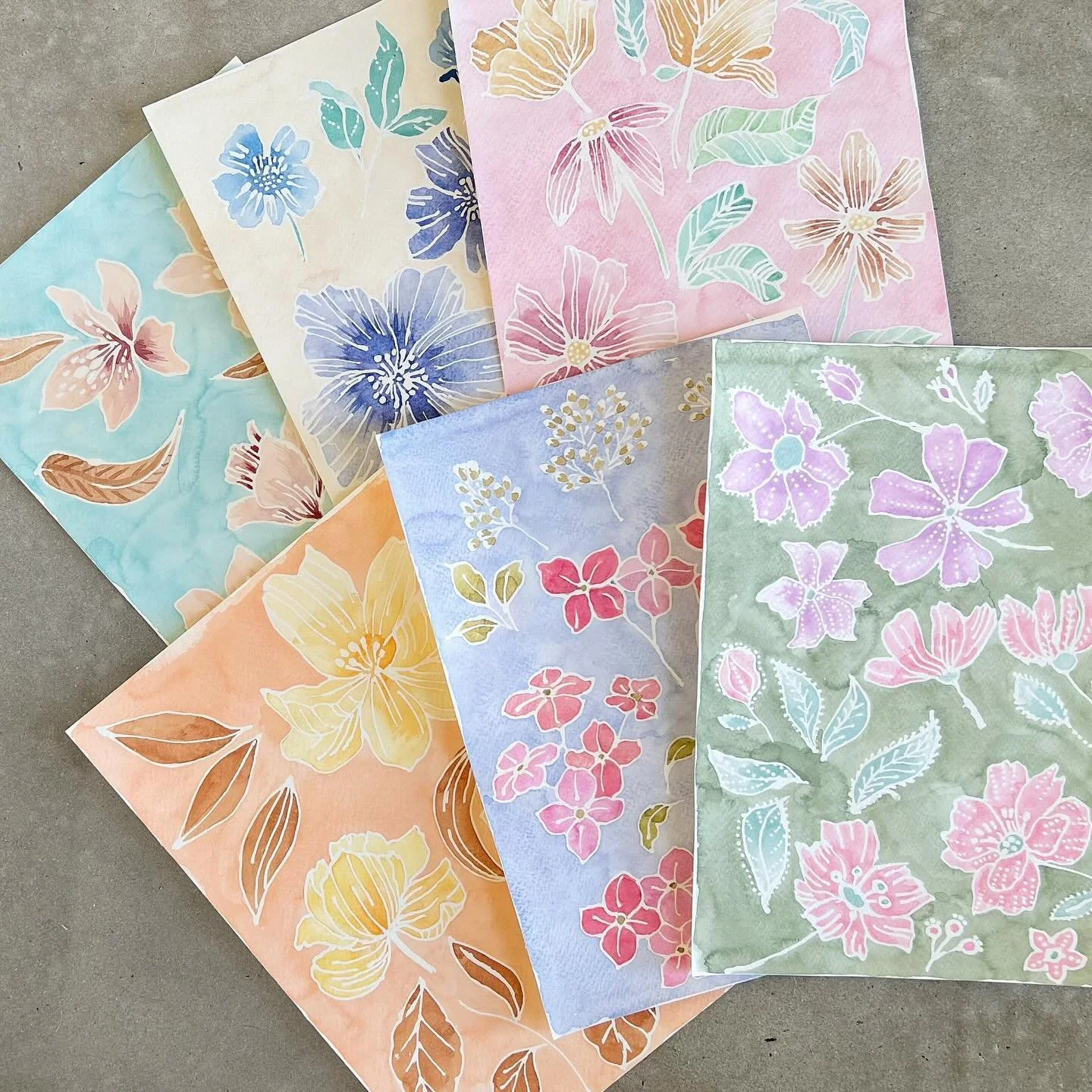 Pretty wax-resist style watercolor florals on the way!  Available next week in my print library. Happy weekend ✨

 #textiledesign #printstudio #printdesignstudio  #calypsoprintstudio #floral #floralprintdesign #textilestudio #surfacepatterndesigner #