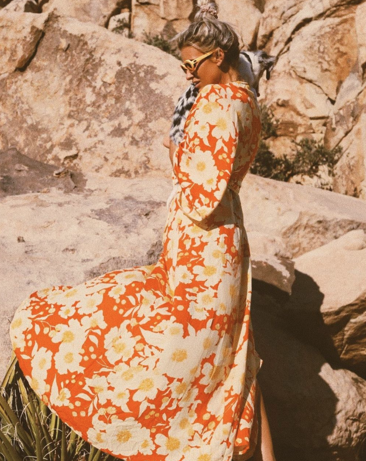 elly-joel-line floral.png