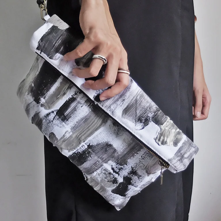 Maxi Obscure clutch (Image by SROU)