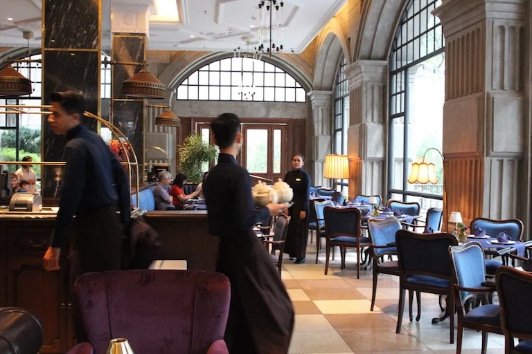 The beautiful ambience at the Gunawarman, enhanced by the row of striking floor to ceiling arc windows.
