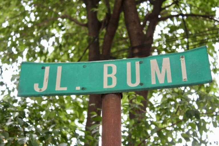 Top Spots to Stop on and around Jl. Bumi