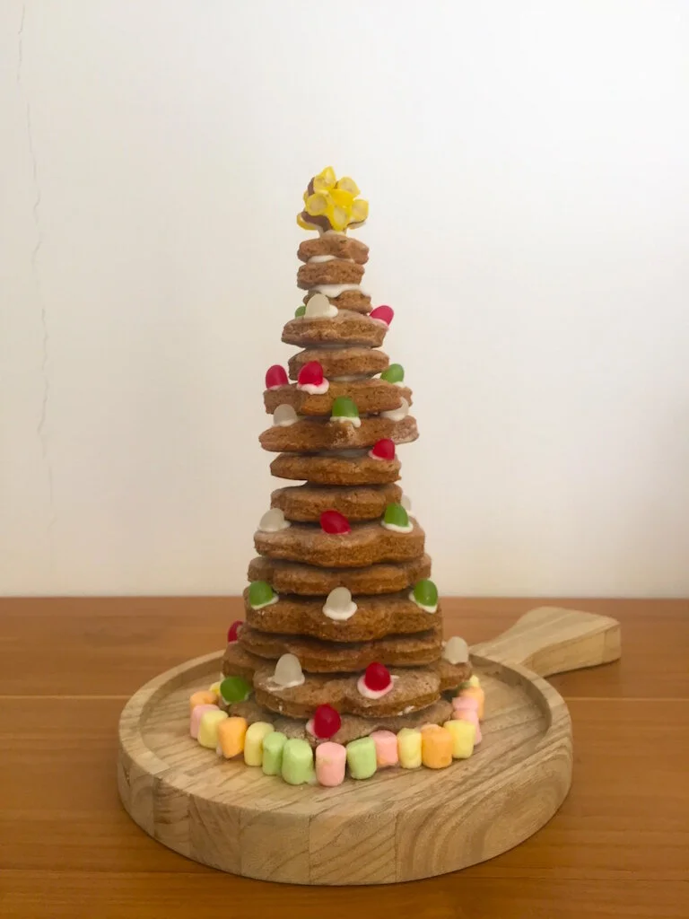How to make a gingerbread Christmas tree