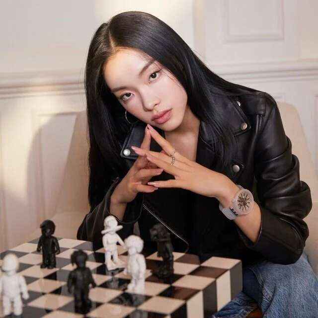 斯沃琪强势携手新锐音乐人刘柏辛前卫演绎BIG BOLD JELLY腕表全新黑白系列