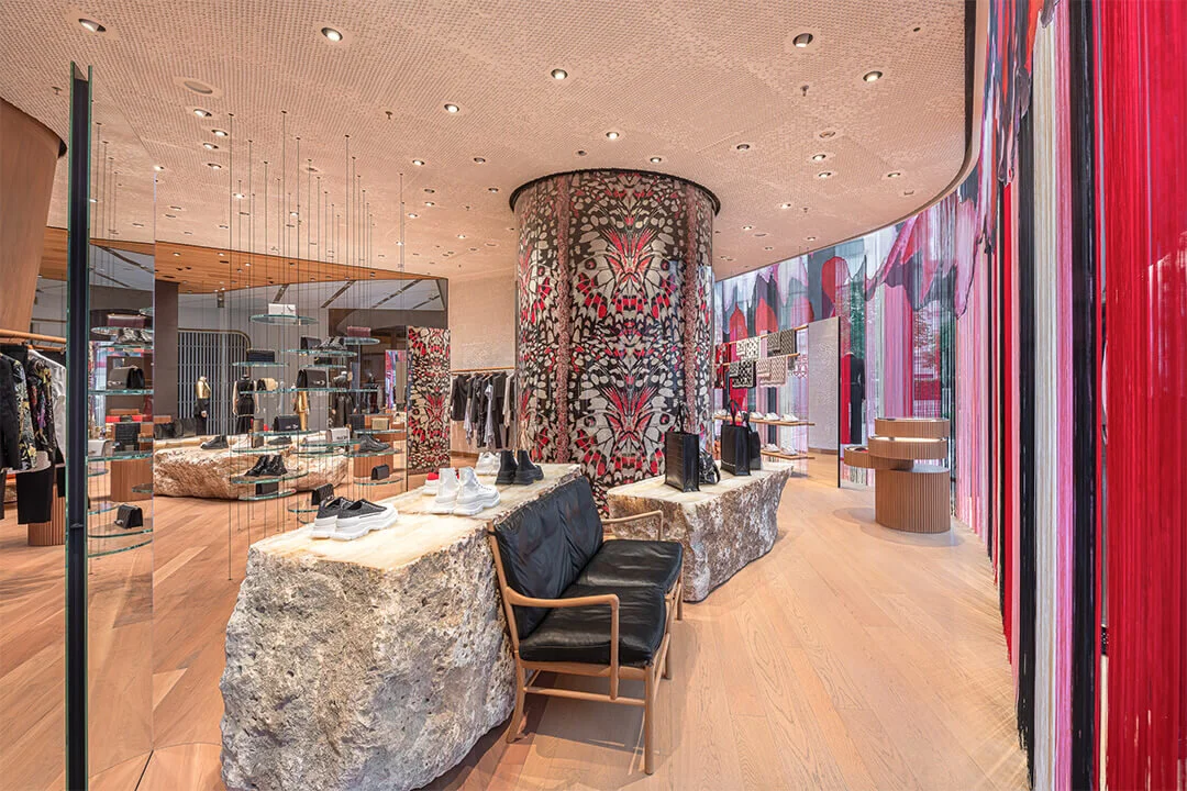 Alexander McQueen上海One ITC全新精品店盛大开幕 — Amazedaily