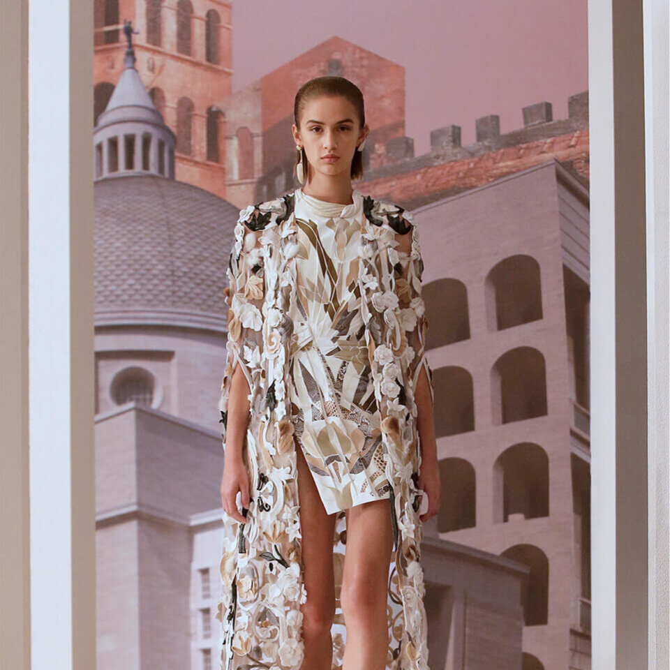 “探视罗马过往，展望罗马未来”丨FENDI 2021秋冬高级定制系列