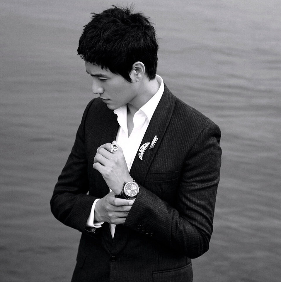 陈坤佩戴全新万宝龙1858系列南北半球世界时腕表劲黑限量款