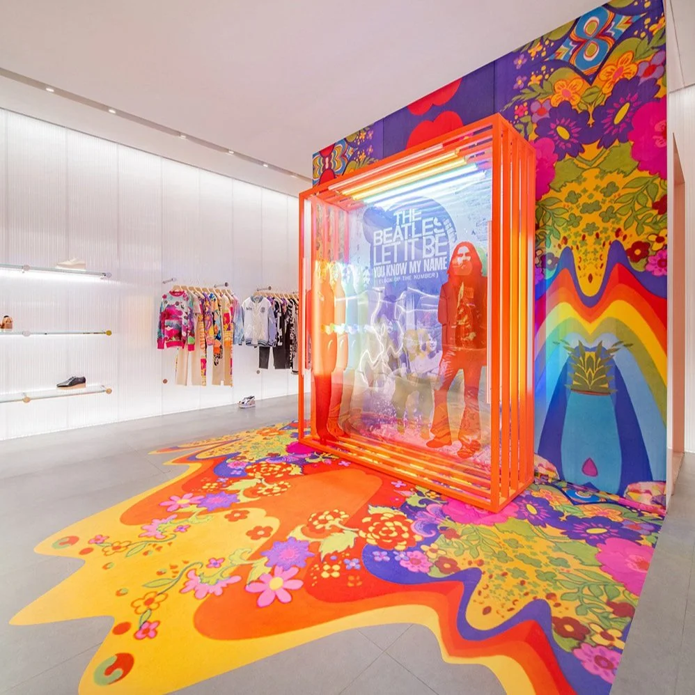 Stella McCartney深圳首家精品店盛大开幕，穿梭复古潮流空间