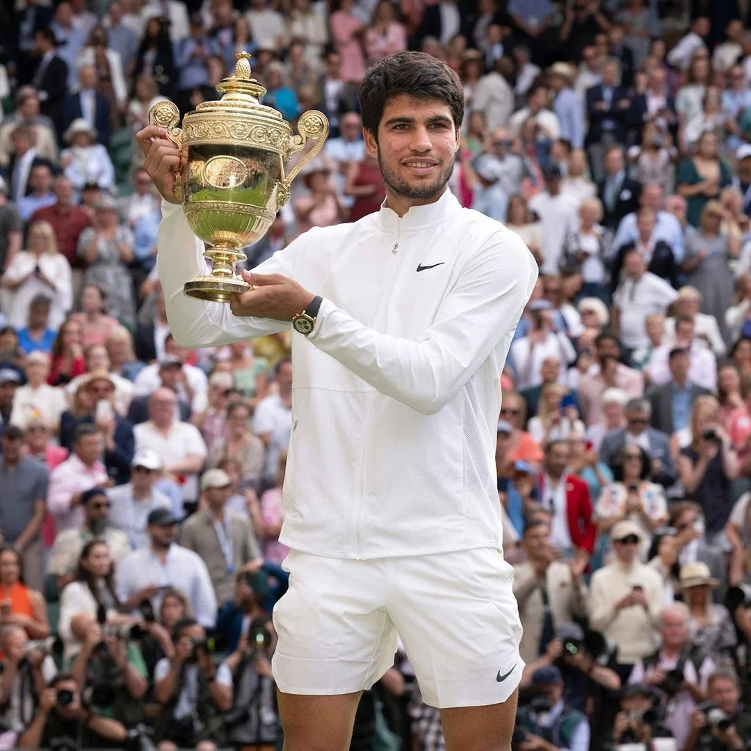 劳力士代言人卡洛斯·阿尔卡拉斯加冕温布尔登网球锦标赛冠军，勇夺第二个大满贯冠军头街