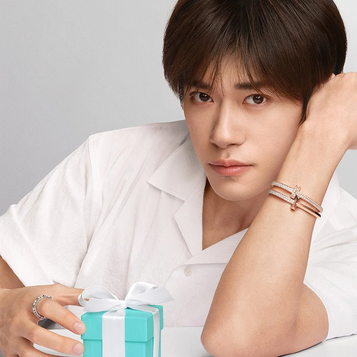 蒂芙尼携手易烊千玺呈上七夕节日祝福，臻选七夕心意之礼