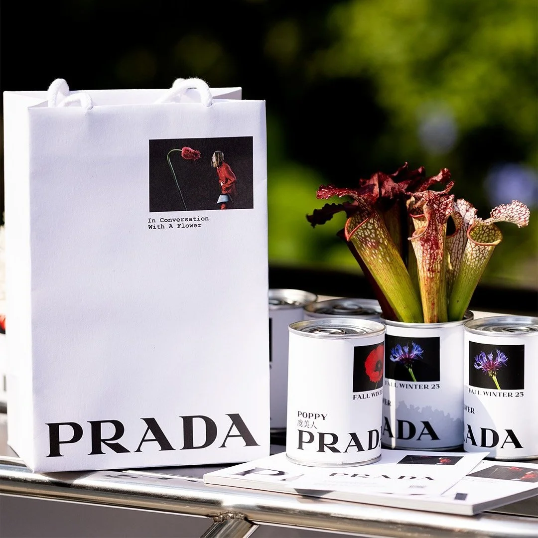 Prada 2023秋冬系列广告大片于全球精选花店生动呈现