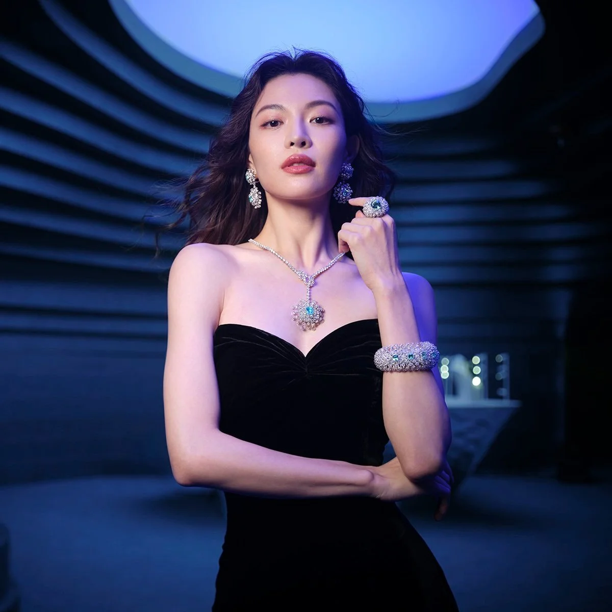 蒂芙尼于上海发布2023 Blue Book高级珠宝系列Out of the Blue 幻海秘境秋季新作,群星亮相共享璀璨时刻